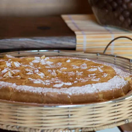 לינה וארוחת בוקר Isole Di Pietra 3*