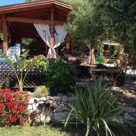 Isole Di Pietra Bed and Breakfast Telti